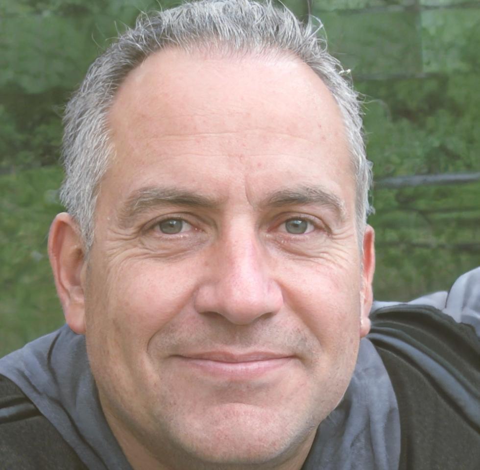 Tobias Lindström, Senior Financial Strategist